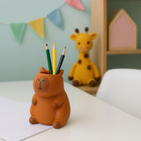 Capybara pen holder figurine, brown, 10 x 7 cm (5)