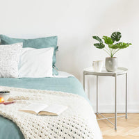 Runder Metalltisch im Loft-Stil