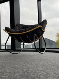 Moderner skandinavischer grauer Schaukelstuhl Cocoon – Produktabbildung 7