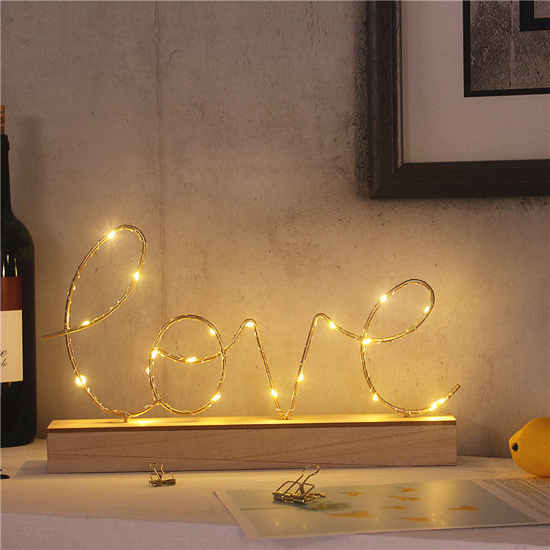 „LOVE“-Dekoration zum Aufstellen mit LED-Beleuchtung – Produktabbildung 2