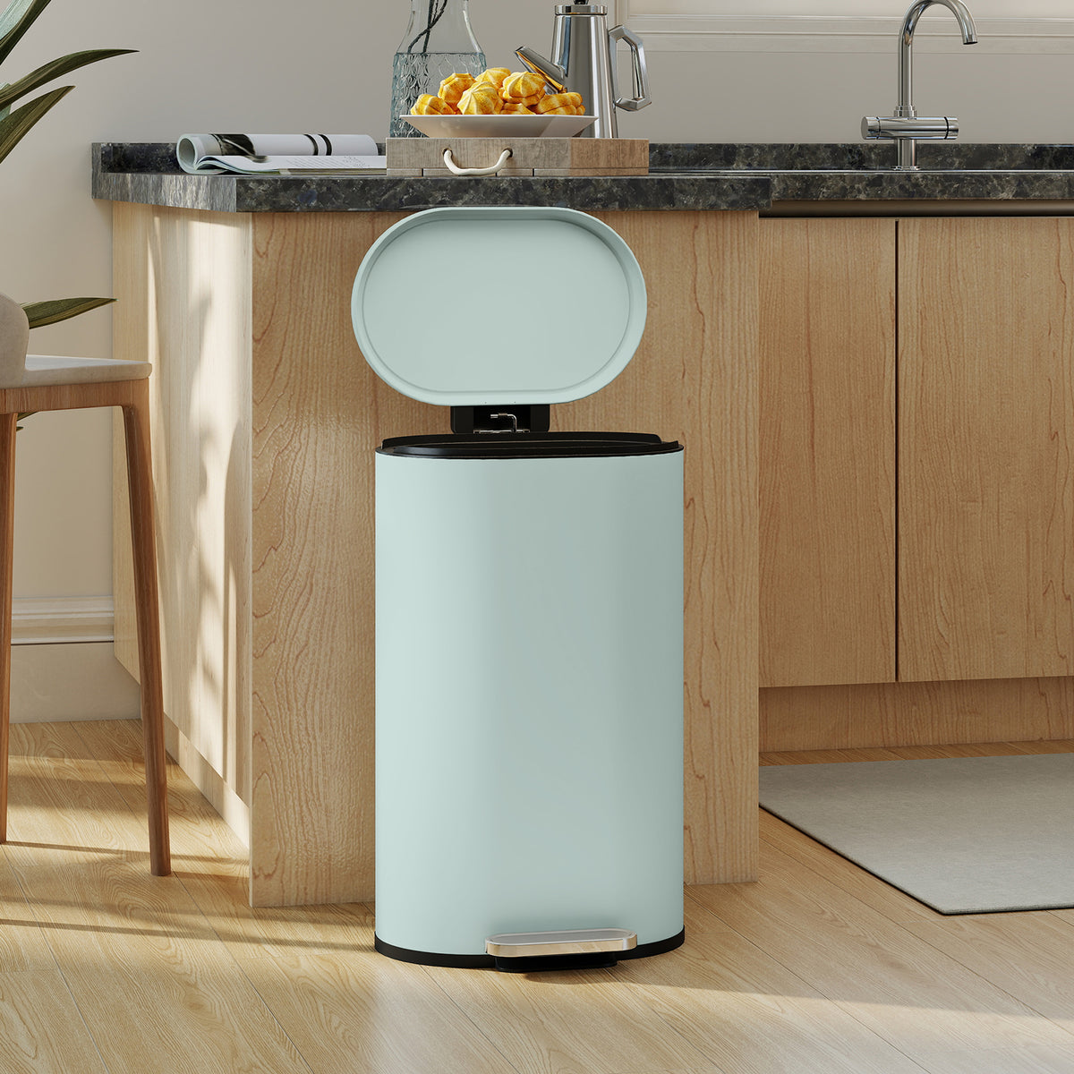 Kitchen trash can, 30 liters, step-on bin with soft-close lid, metal pedal, green, 36.5 x 31 x 61 cm (2)